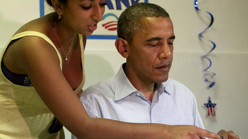 Barack Obama a întâmpinat dificultăți în folosirea unui iPhone. Oh, am reușit să sun. Țineți-vă bine, pot să fac asta. Vedeți, încă am un BlackBerry