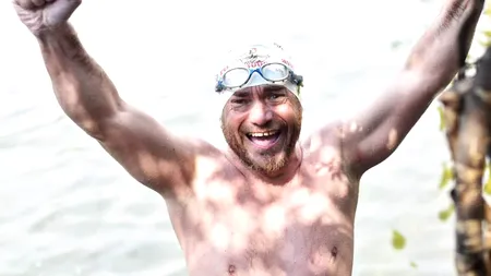 Avram Iancu scrie istorie. Este oficial primul om din lume care parcurge înot un continent