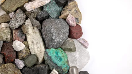 Descoperire geologică rară. Un nou mineral a fost recunoscut de comunitatea științifică internațională