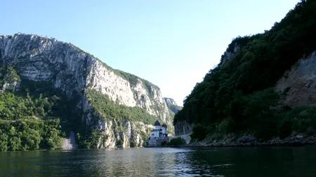 Accesul pe Clisura Dunării va fi blocat în această săptămână. Dinamitări în lanț pentru siguranța traficului. Când se reia circulația