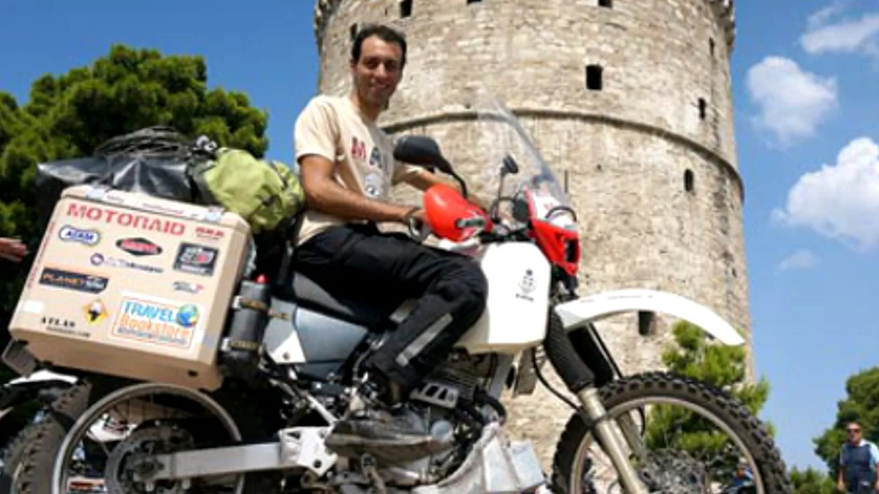 Un poștaș grec a străbătut 58.000 de kilometri pentru a livra niște scrisori. Povestea puternică pe care o transmite omenirii gestul său