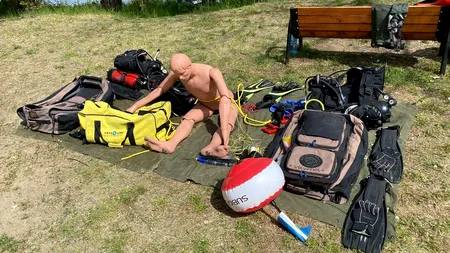 Simulare cu un MANECHIN pe râul Mureș, după ce patru persoane sunt încă date dispărute. Conducătorul bărcii, cercetat în libertate