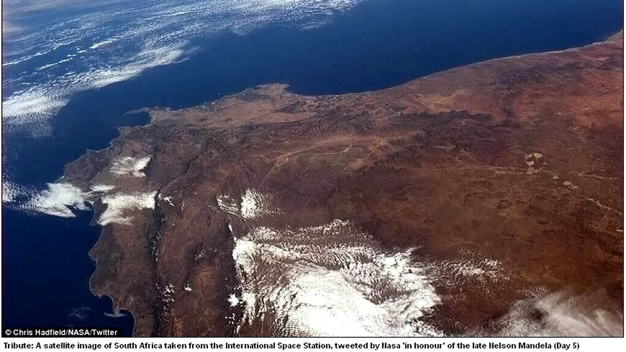 Cum arată Pământul văzut de de 15.000 de metri înălțime. GALERIE FOTO