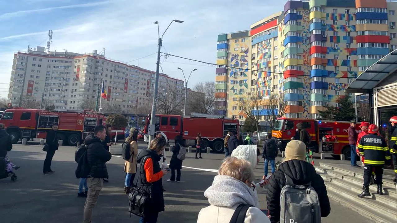 UPDATE: Pompierii intervin la stația de metrou Constantin Brâncoveanu. Pasagerii au simțit miros de fum și au sunat la 112 / ISU: Situația de urgență nu se confirmă