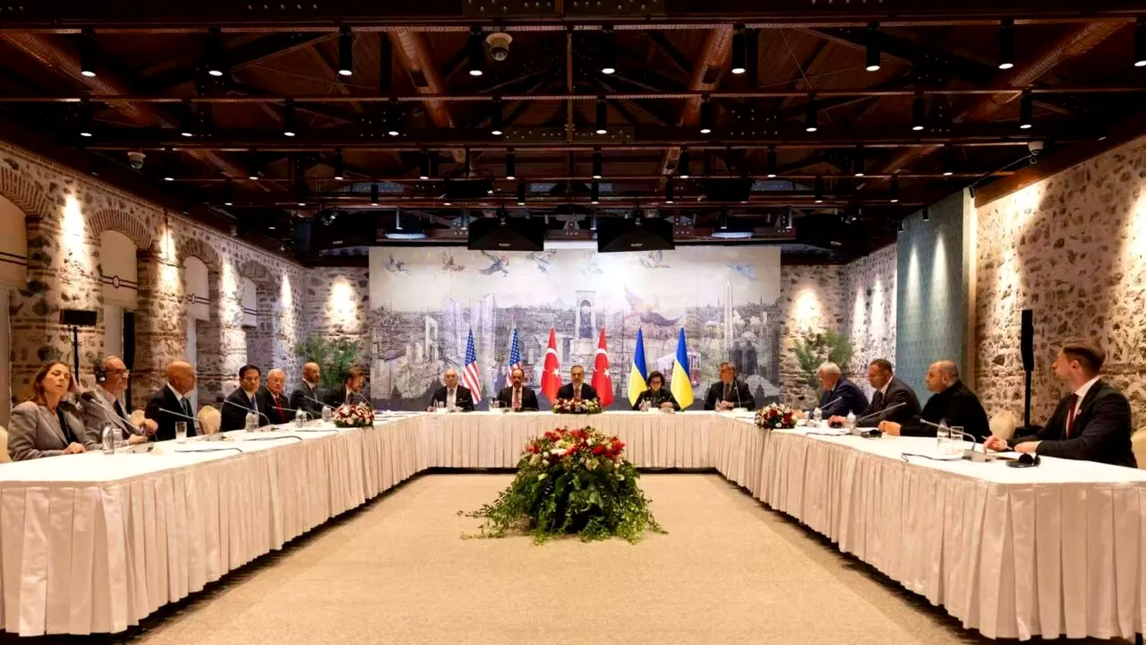 Au început NEGOCIERILE dintre Rusia și Ucraina /Turcia cere armistițiu „cât mai curând posibil”