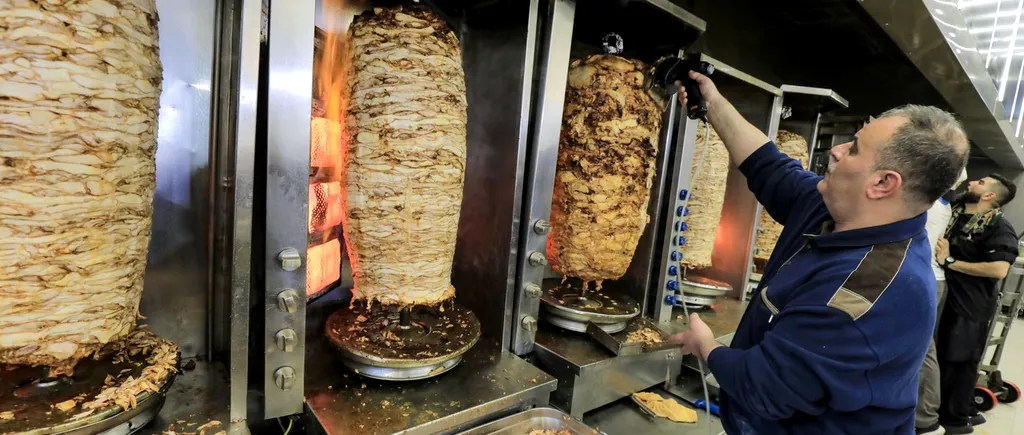 Glovo: Românii, cei mai mari consumatori de ȘAORMA. Cât a costat cea mai scumpă comandă cu kebab de anul trecut