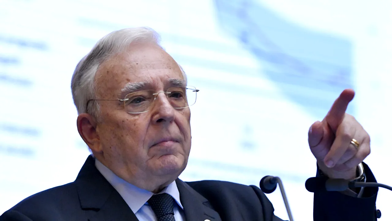Mugur Isărescu explică de ce este necesar cât mai repede un Guvern: „Nu putem să ne descurcăm singuri”