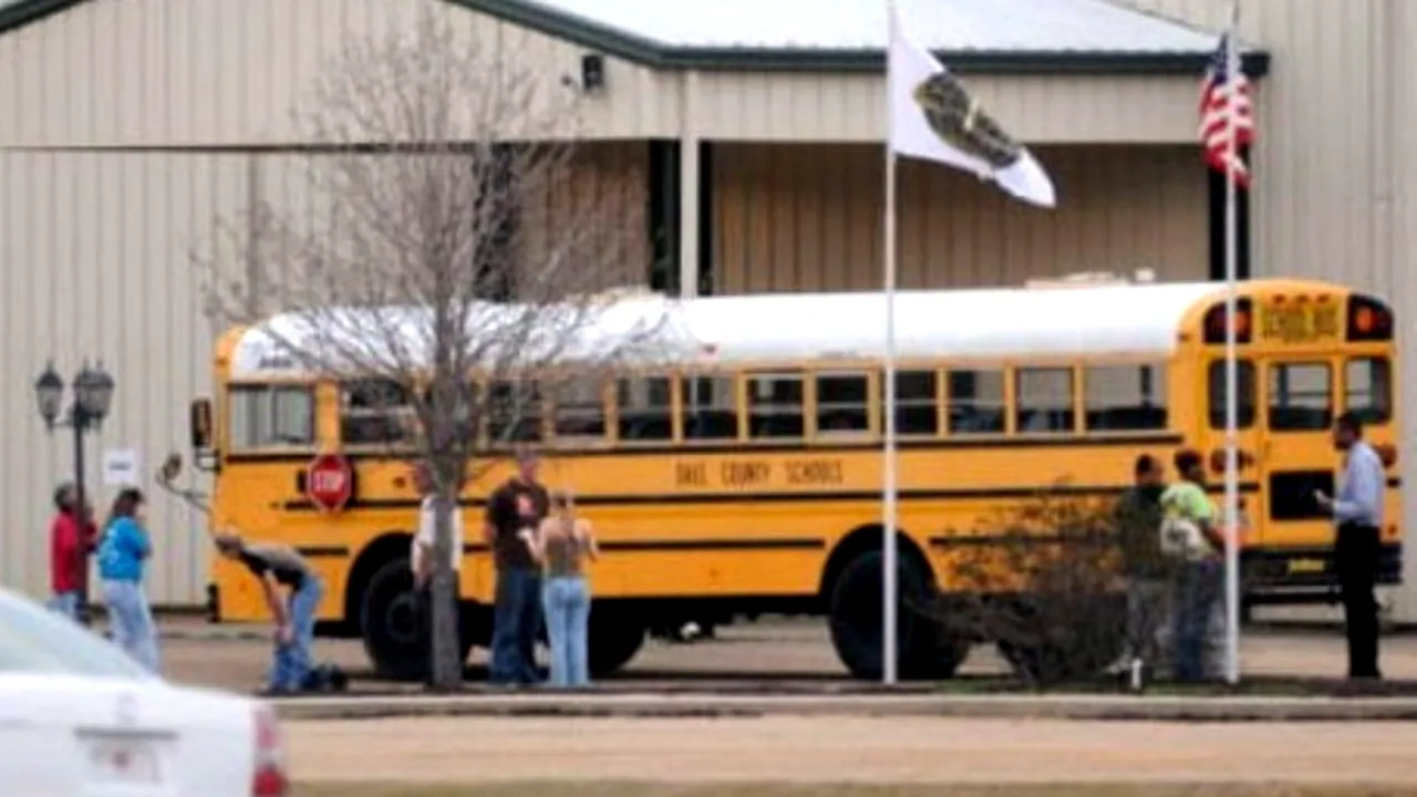 Șofer ucis și copil luat ostatic într-un autobuz școlar în statul american Alabama