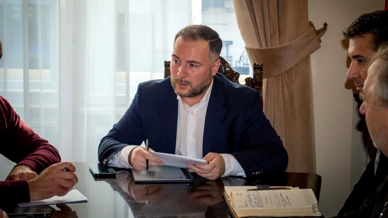 Prefectul Capitalei, Rareș Hopincă: Primăria Generală se preface că lucrează. Cetățenii ar trebui să se prefacă și ei că au CĂLDURĂ?