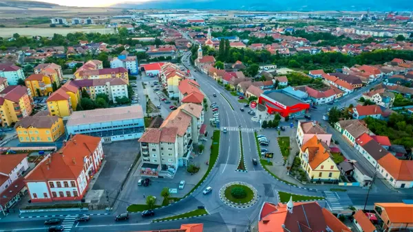 Orașul „fără șomeri” din România. Care este singura localitate în care toți oamenii au loc de muncă