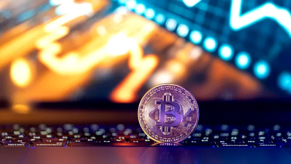 Bitcoin cade sub 70.000 de dolari pentru prima dată în două luni. Escaladarea războiului SUA-Iran, motivul invocat de analiști