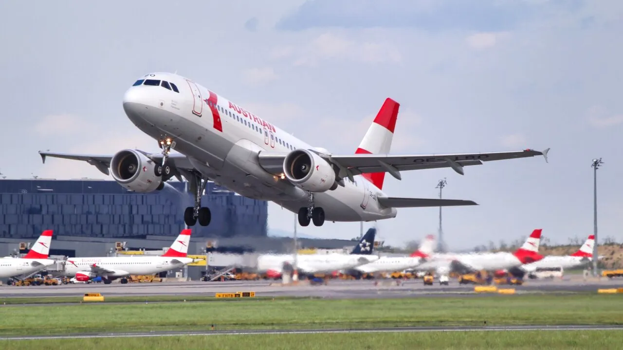 Vacanță sfârșită în coșmar: Un cuplu din București încearcă de aproape două săptămâni să își recupereze bagajele pierdute în aeroport