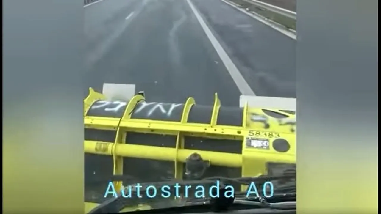 Angajații de la Direcţia Regională de Drumuri şi Poduri București acționează cu autoutilaje cu lamă şi material antiderapant, pe A0, A1 și A3