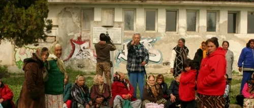 Un grup de 90 de romi expulzați dintr-o tabără de lângă Lille locuiesc în condiții precare
