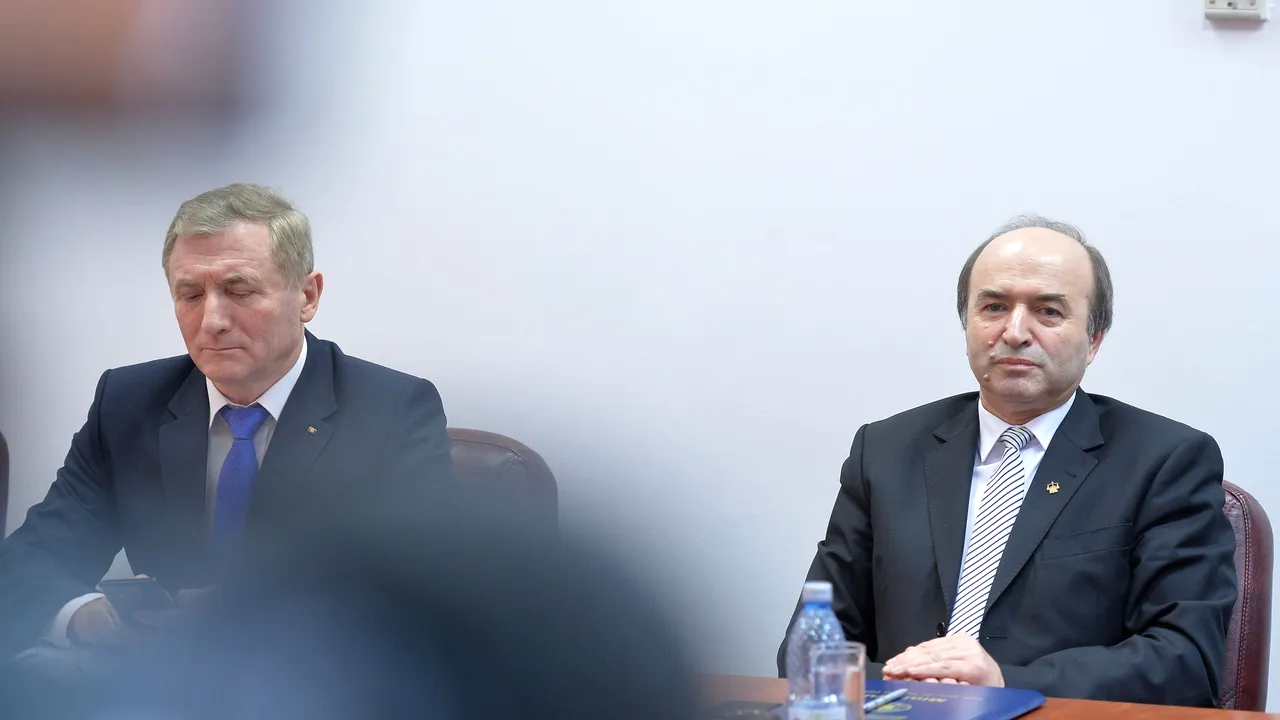 Tudorel Toader declanșează procedura de evaluare a activității procurorului general, Augustin Lazăr. Răspunsul lui Lazăr: Tema protocoalelor e falsă. Am respectat legea, am informat MJ și CSM