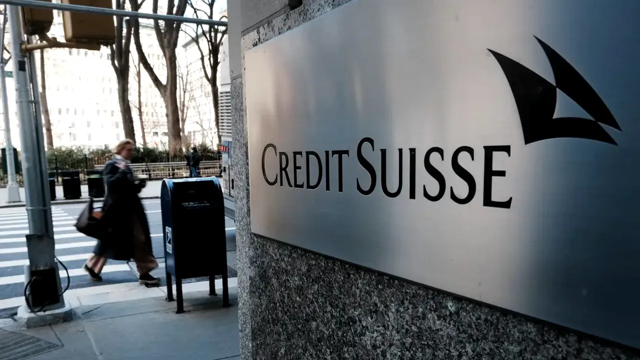 Deţinători de obligaţiuni ale Credit Suisse pregătesc un PROCES, după ştergerea unor obligaţiuni de 17 miliarde de dolari ca parte a fuziunii cu UBS