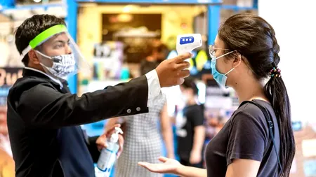 CONTROVERSĂ. Este sau nu legal să-ți măsoare temperatura un paznic? Ce spun avocații! „Nu-ți cere CNP-ul” / „Este un abuz”