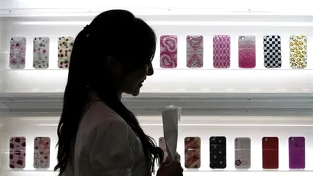 Câți bani dau românii pe accesoriile pentru smartphone-uri