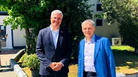 Dacian Cioloș duce 200 de mii de semnături la BEC / Fostul premier deschide lista pentru europarlamentare