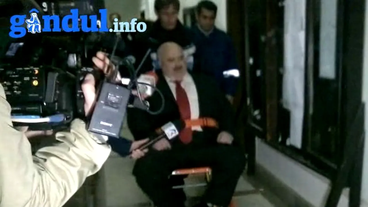 CĂTĂLIN VOICU, scos în scaunul cu rotile din sala de judecată - VIDEO. Apariție surpriză în sala unde se judecă ultimul termen în dosarul de corupție al fostului senator PSD