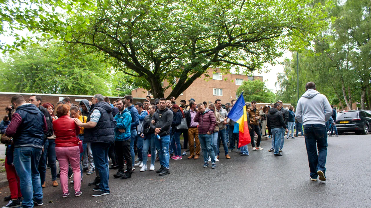 Mai mulți români din Marea Britanie se plâng că au o viață dificilă din cauza locului de muncă și traiului la comun. Unii vor să se întoarcă ACASĂ