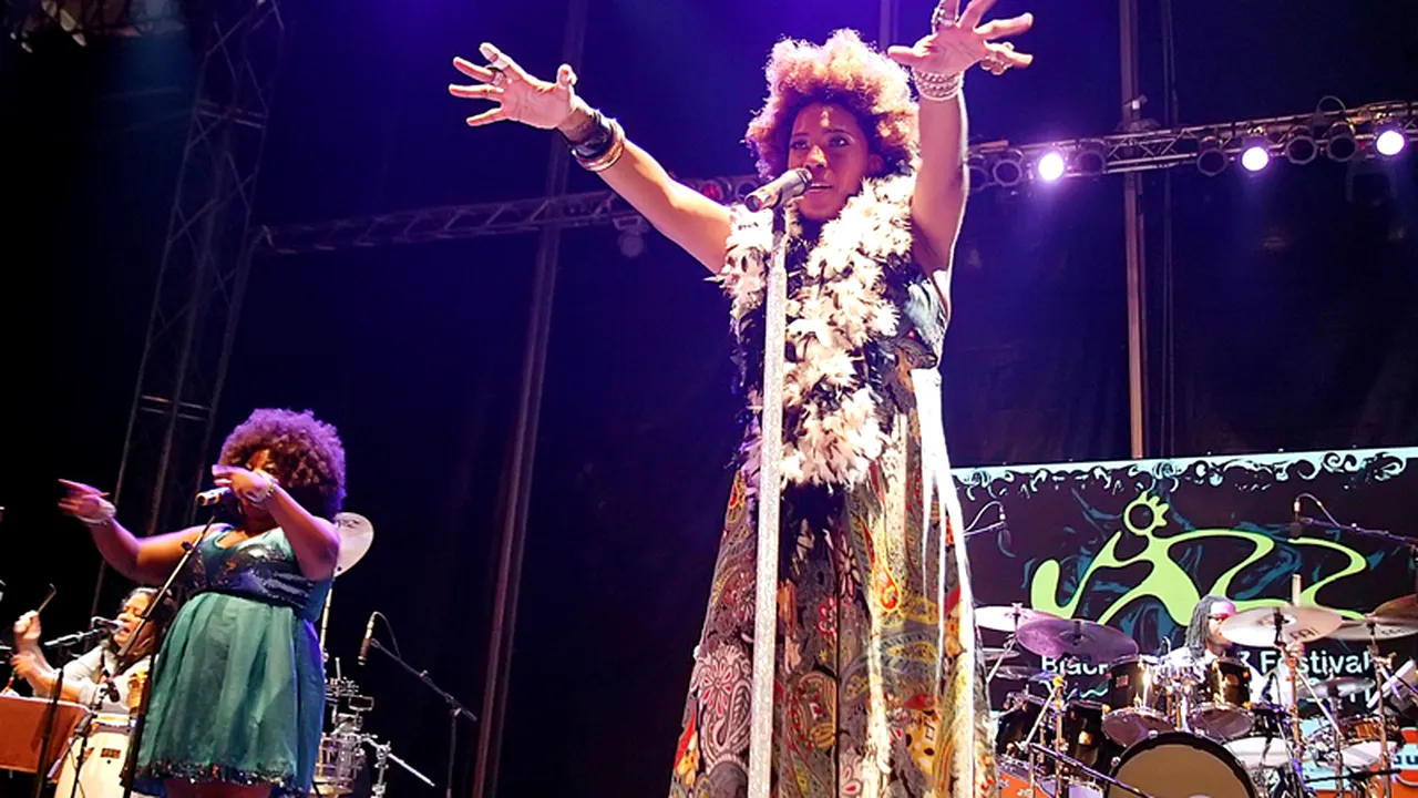 Ce a cerut Macy Gray să găsescă în culisele concertului de la București