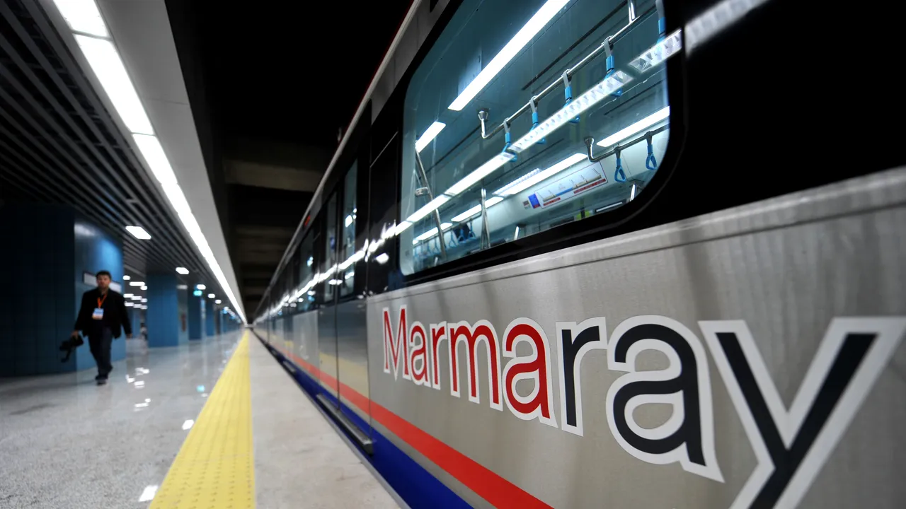 Transportul în tunelul care trece pe sub Strâmtoarea Bosfor a fost oprit temporar în prima zi după inaugurare