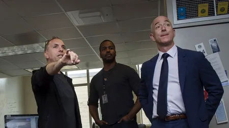 Donald Trump, atac fără precedent la adresa celui mai bogat om din lume: Amazon folosește serviciile poștale americane pe post de „băiat de livrări