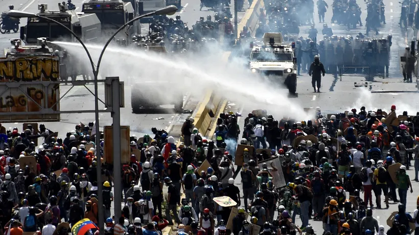 Cel puțin 14 ofițeri de armată au fost arestați în prima săptămână de proteste în Venezuela