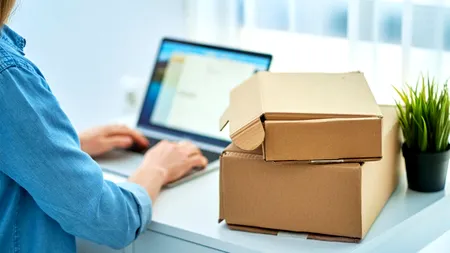 Ce au pățit Cosmin și Elena și Ploiești, după ce au trimis fiicei lor din Olanda, prin curier, un laptop