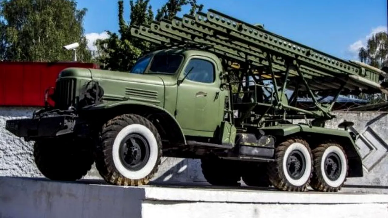 GALERIE FOTO: O vizită la cimitirul de camioane militare MAZ. Cum arată „bestiile