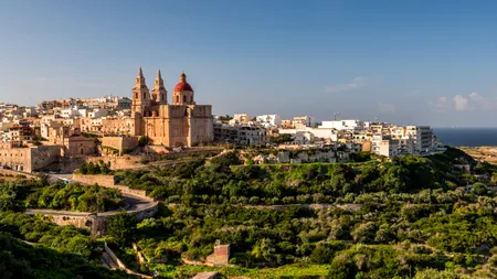 Insula IDEALĂ unde românii se pot relaxa după ce ies la pensie. Vârstnicii pot beneficia de servicii medicale gratuite