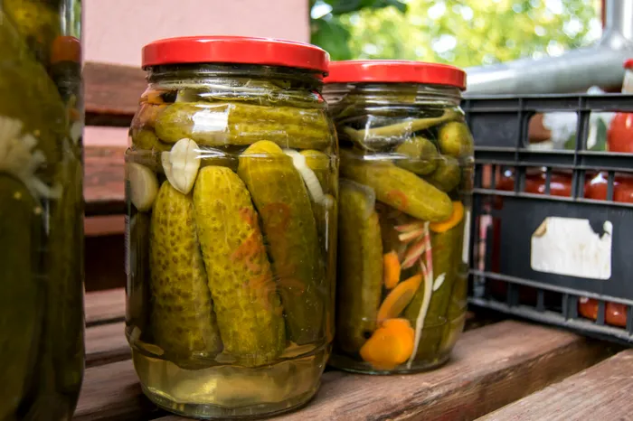 Cantitatea exactă de oțet pe care să o adaugi la 1 kilogram de castraveți murați. Ce arată rețeta tradițională transmisă de la o generație la alta