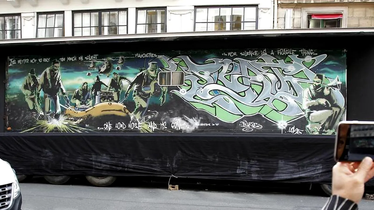 O pictură realizată de Banksy a fost vândută cu 625.400 de euro la licitație