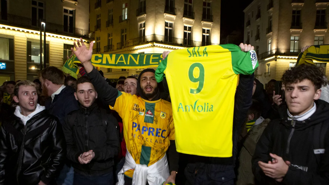 Avionul pare că se va face BUCĂȚELE! Fotbalistul Emiliano Sala, înainte de DISPARIȚIA sa deasupra Canalului Mânecii