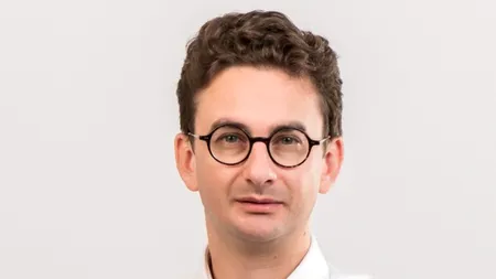 Deputatul Iulian Bulai, criticat pentru lipsa de experiență profesională, a făcut street-performance pe străzile din Norvegia