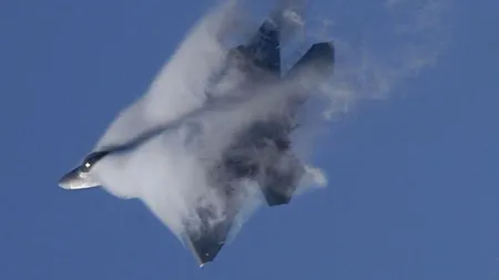 Un avion de vânătoare s-a prăbușit în California. Pilotul a murit