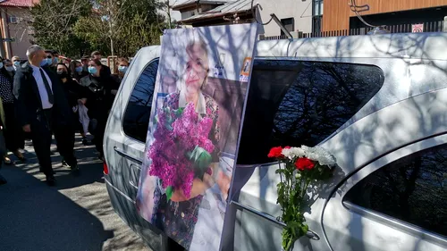 Imagini sfâșietoare de la înmormântarea lui Gabi Luncă. Rudele îndoliate și-au luat adio de la marea doamnă a muzicii de petrecere (FOTO)