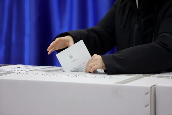DIASPORA votează. Peste 300.000 de persoane, prezente la secţiile din afara ţării, pentru alegerea preşedintelui