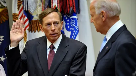 DIRECTORUL CIA, DAVID PETRAEUS, ȘI-A DAT DEMISIA DIN CAUZA UNEI RELAȚII EXTRACONJUGALE