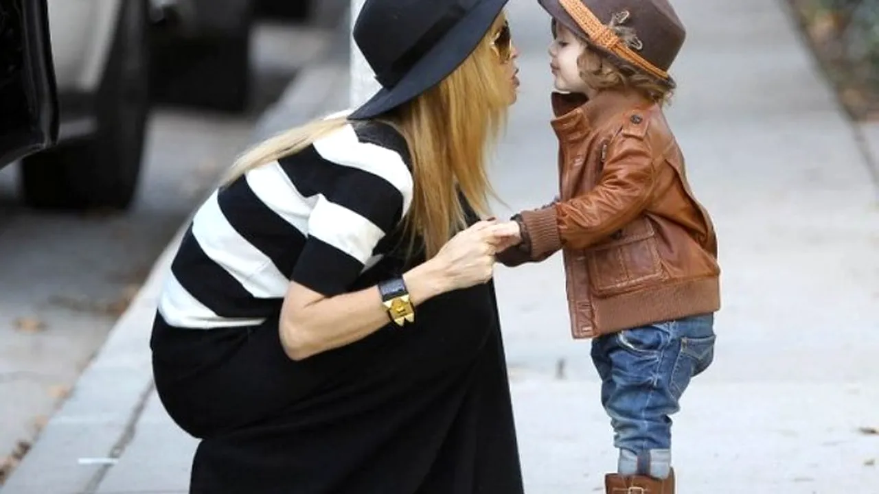 Cei mai drăgălași copii de vedete: iată-i la plimbare