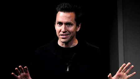 Apple reorganizează conducerea: șefii pentru aplicații mobile și retail vor pleca