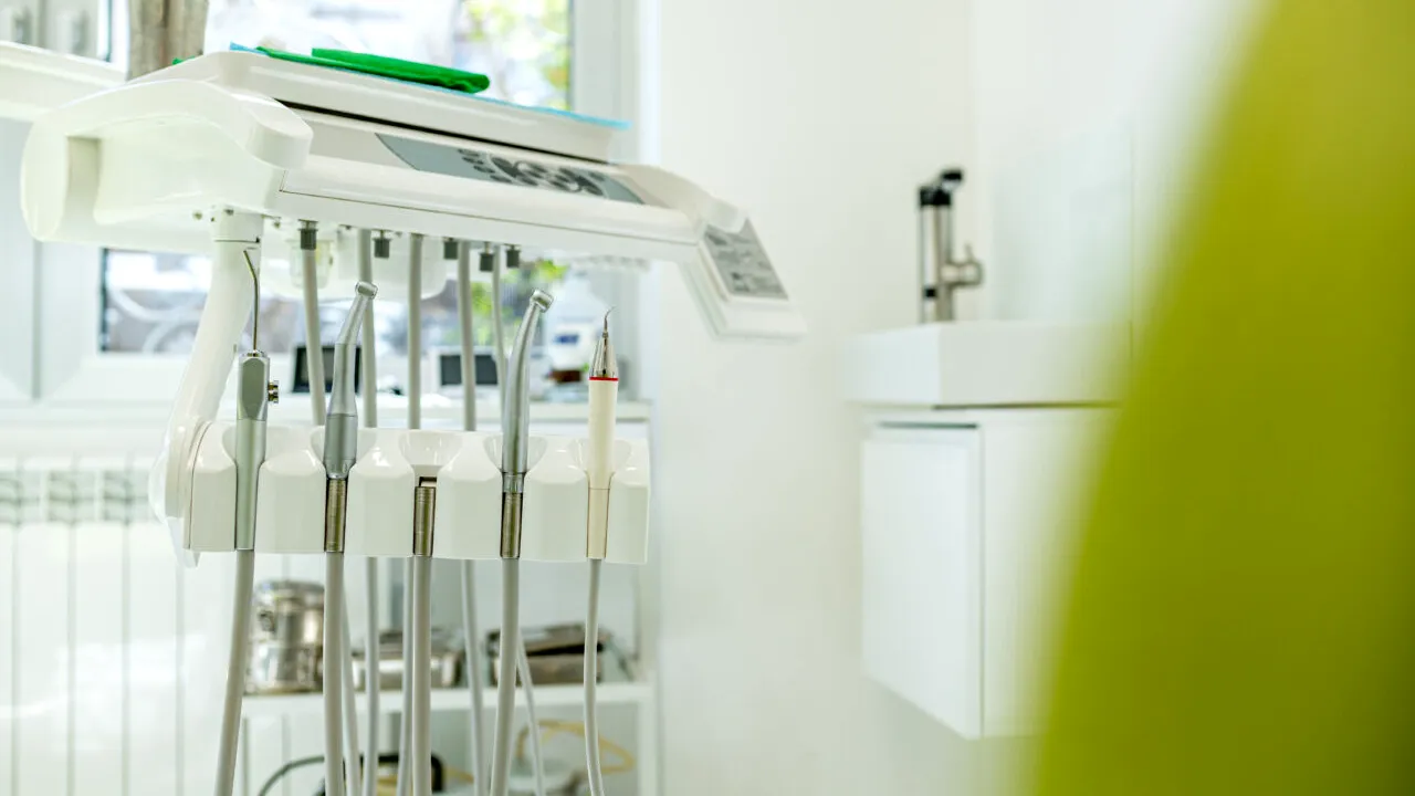 Reacţia cabinetului stomatologic, după moartea fetiței de doi ani, în timpul unei intervenţii stomatologice