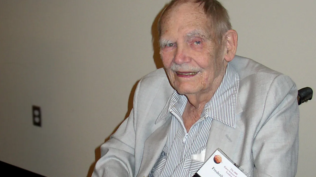 Unul dintre cei mai cunoscuți scriitori de romane SF a murit la vârsta de 93 de ani