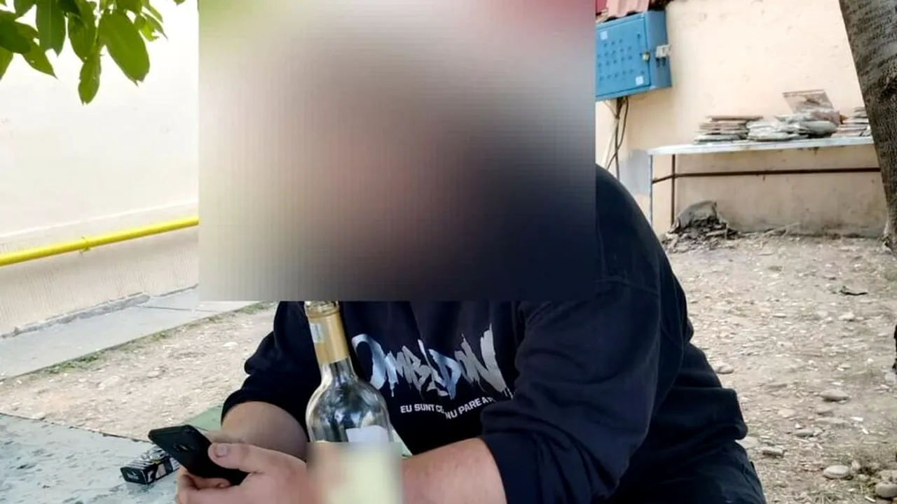Un elev a fost prins în timp ce bea ALCOOL chiar în curtea școlii
