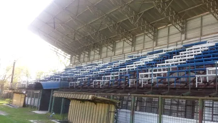 Motivul incredibil pentru care un stadion din Gorj este luminat non-stop, deși nicio echipă de fotbal nu joacă acolo