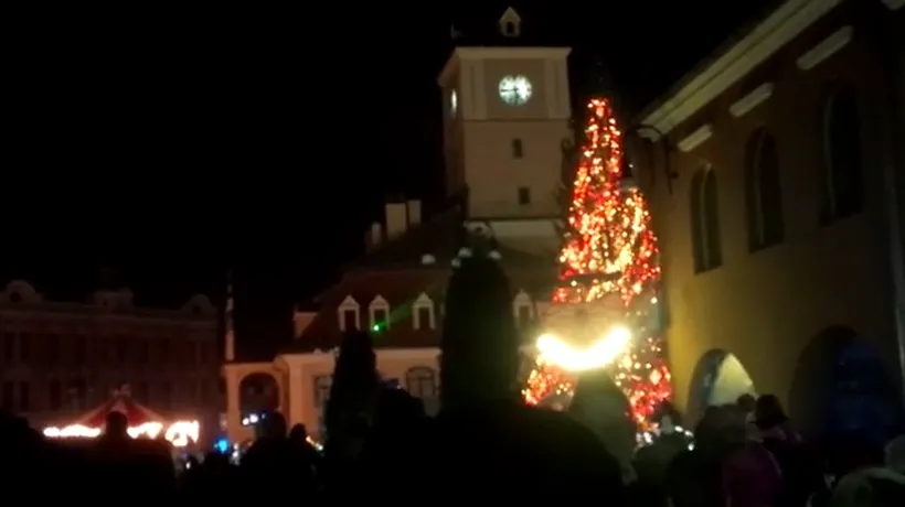 Mii de persoane, la aprinderea luminilor de sărbători în Piața Sfatului din Brașov