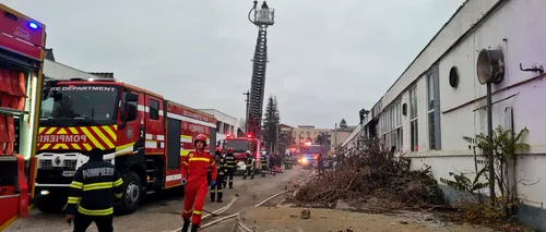 Incendiu puternic la fabrica Moldomobila din Iași. Focul ar fi pornit de la SCÂNTEI provenite de la un dispozitiv de tăiere