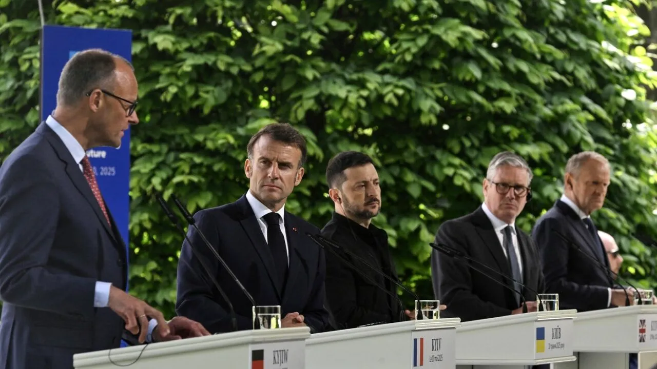 Emmanuel MACRON anunță că propunerea de încetare a focului în Ucraina este susținută de SUA. Reacția Kremlinului