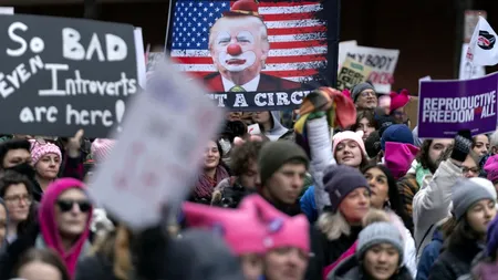 PROTESTE la Washington împotriva învestirii lui Donald Trump. Mii de americani au ieșit în stradă